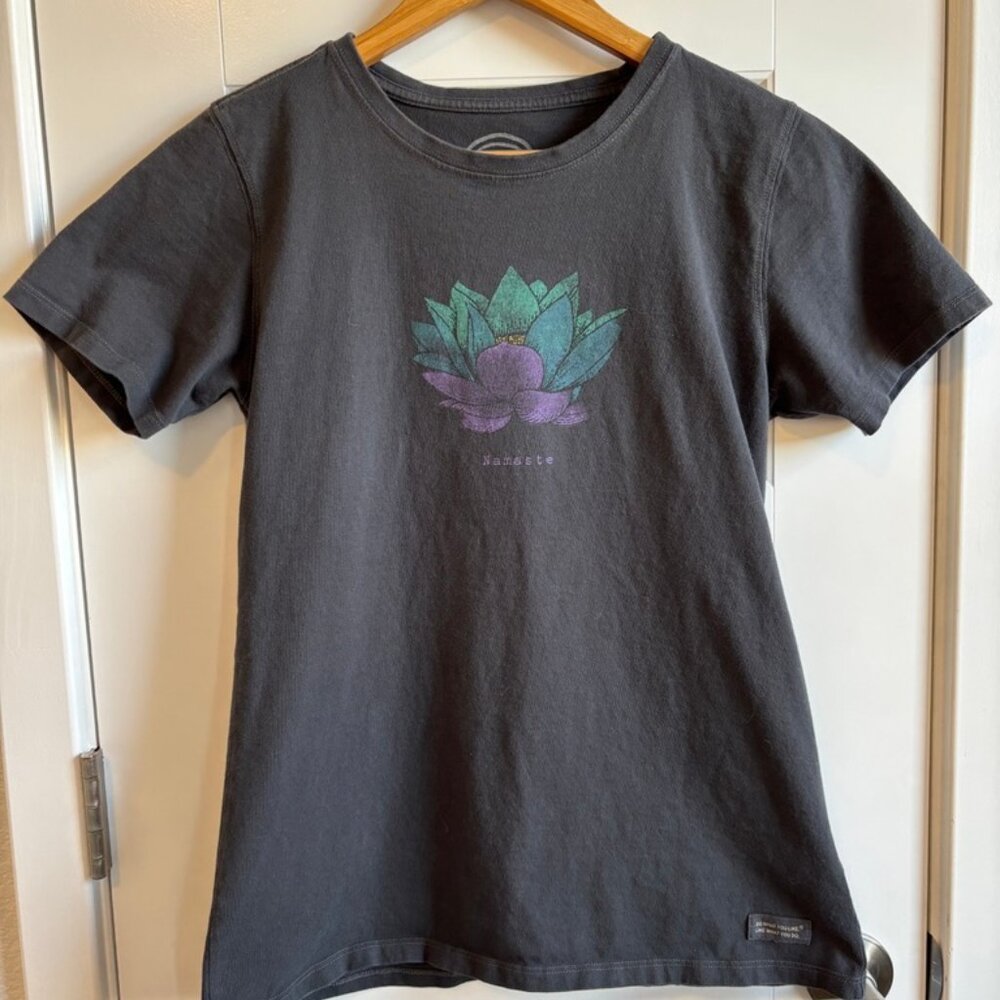 Women's Life Is Good short-sleeved T shirt in size M
